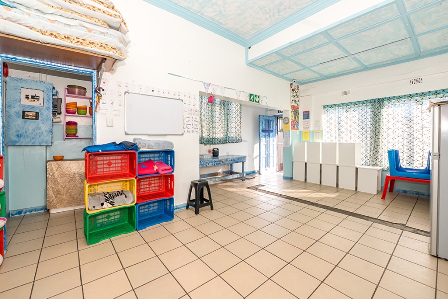 5 Bedroom Property for Sale in Wynberg Upper Western Cape